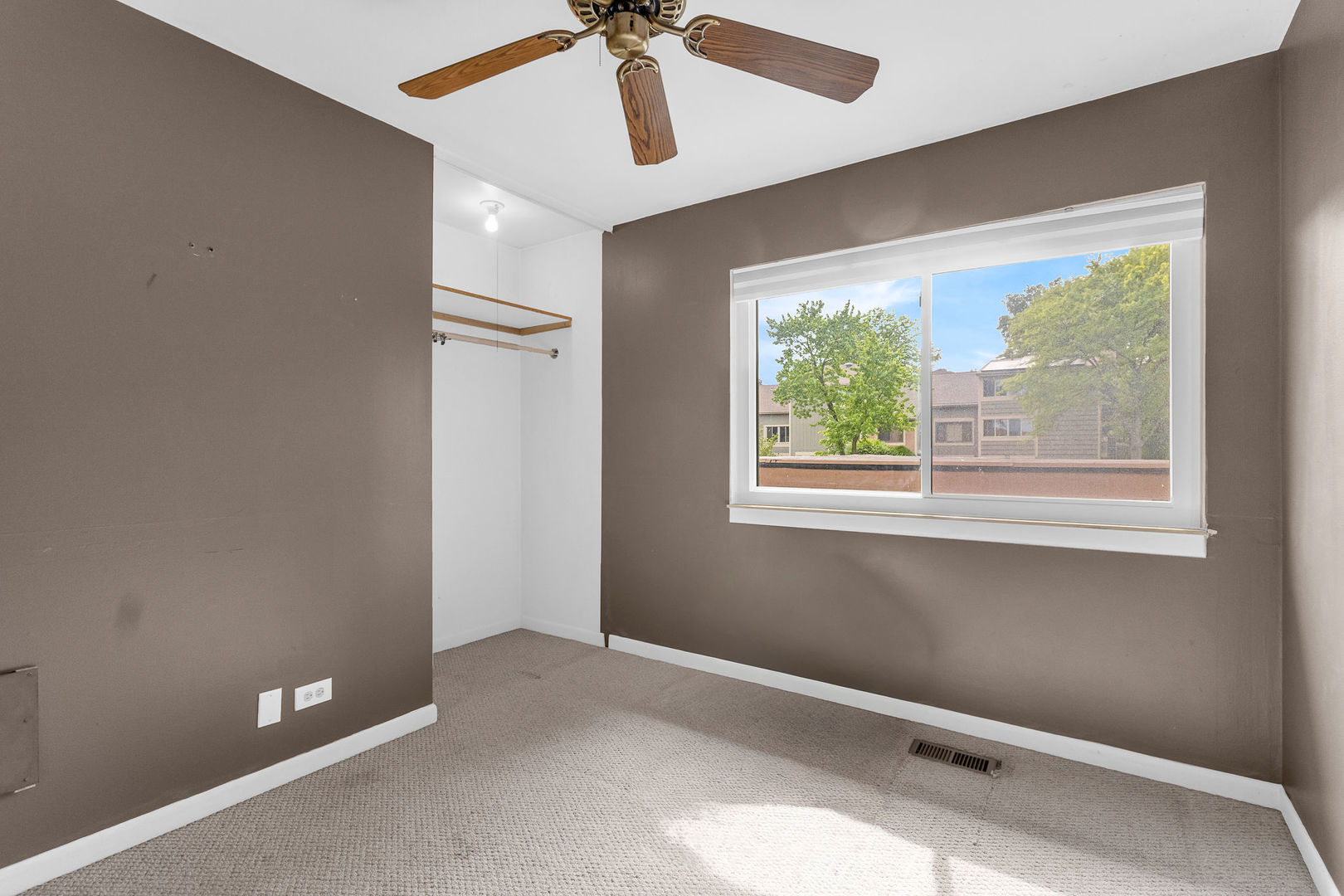 563 North Woodfield Trail Roselle IL 60172