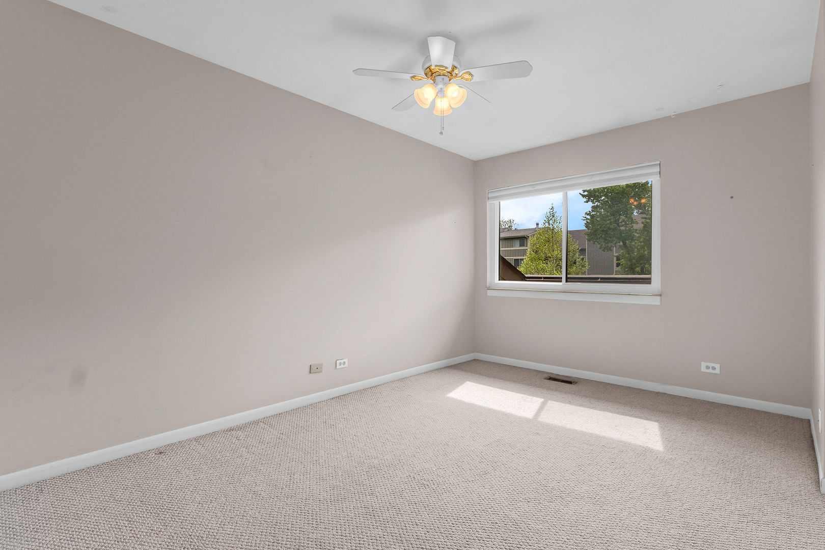 563 North Woodfield Trail Roselle IL 60172