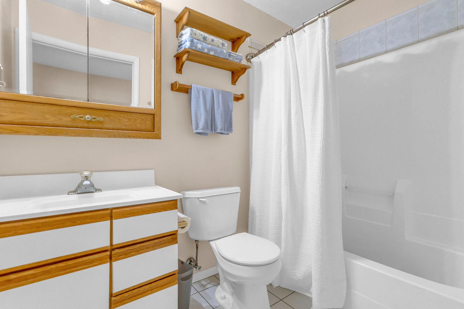 563 North Woodfield Trail Roselle IL 60172