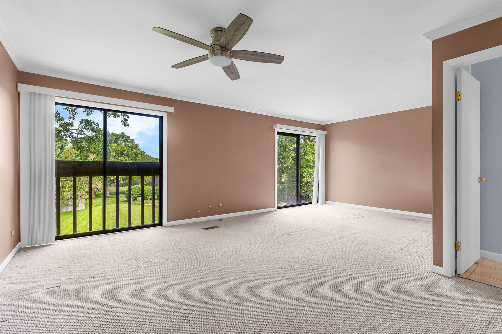 563 North Woodfield Trail Roselle IL 60172