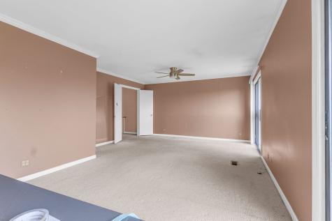 563 North Woodfield Trail Roselle IL 60172