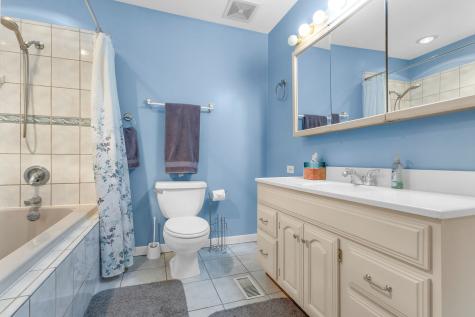 563 North Woodfield Trail Roselle IL 60172