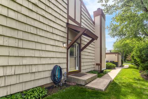563 North Woodfield Trail Roselle IL 60172