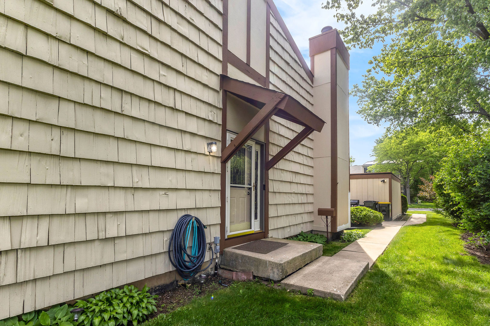 563 North Woodfield Trail Roselle IL 60172