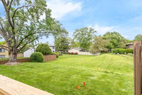 563 North Woodfield Trail Roselle IL 60172
