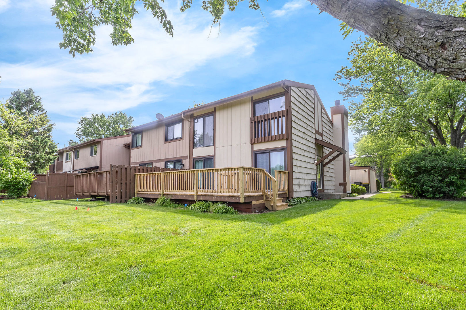 563 North Woodfield Trail Roselle IL 60172