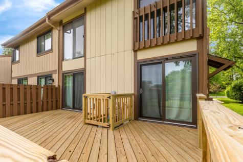 563 North Woodfield Trail Roselle IL 60172