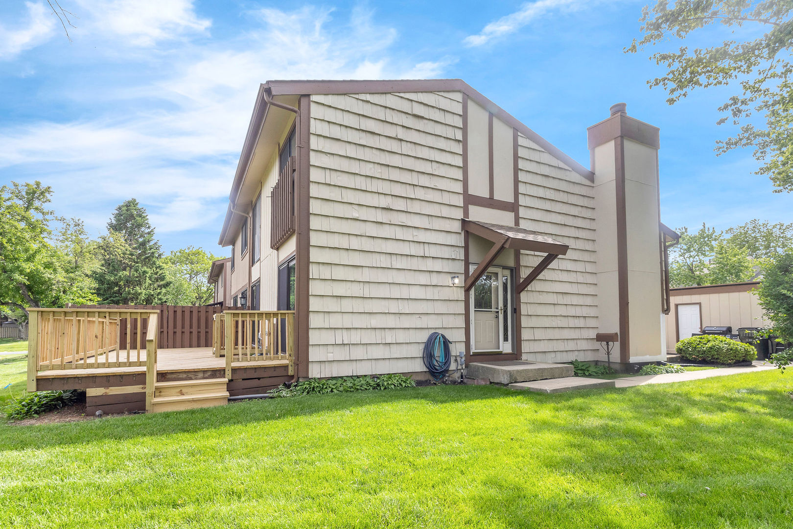 563 North Woodfield Trail Roselle IL 60172