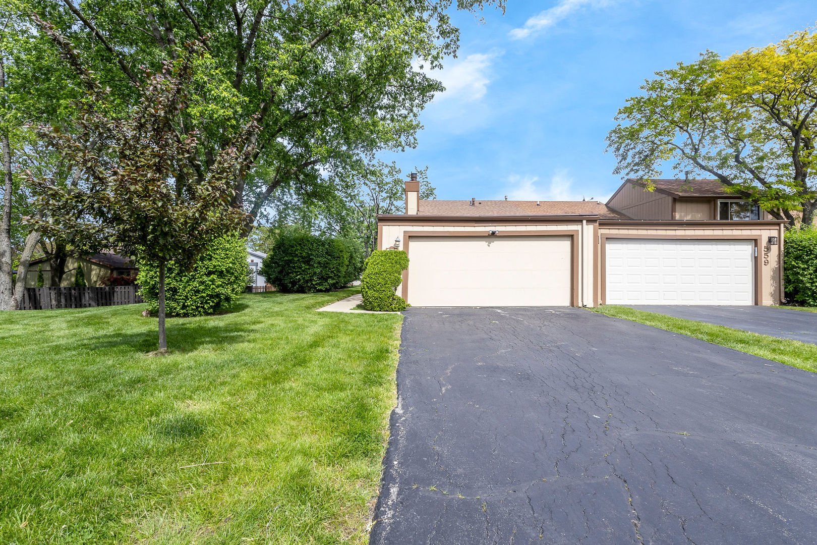 563 North Woodfield Trail Roselle IL 60172