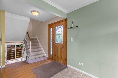 563 North Woodfield Trail Roselle IL 60172