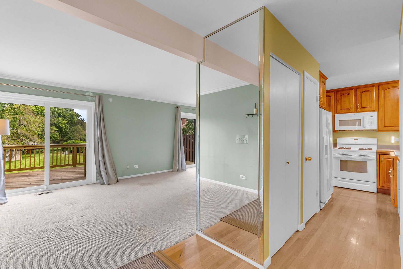 563 North Woodfield Trail Roselle IL 60172
