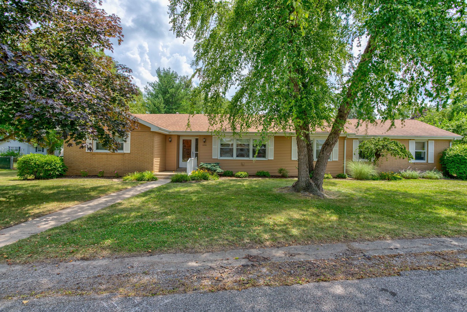 606 Dogwood Drive Arcola IL 61910