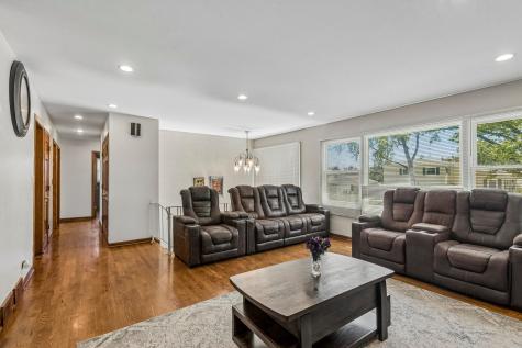 774 Polynesian Drive Des Plaines IL 60016