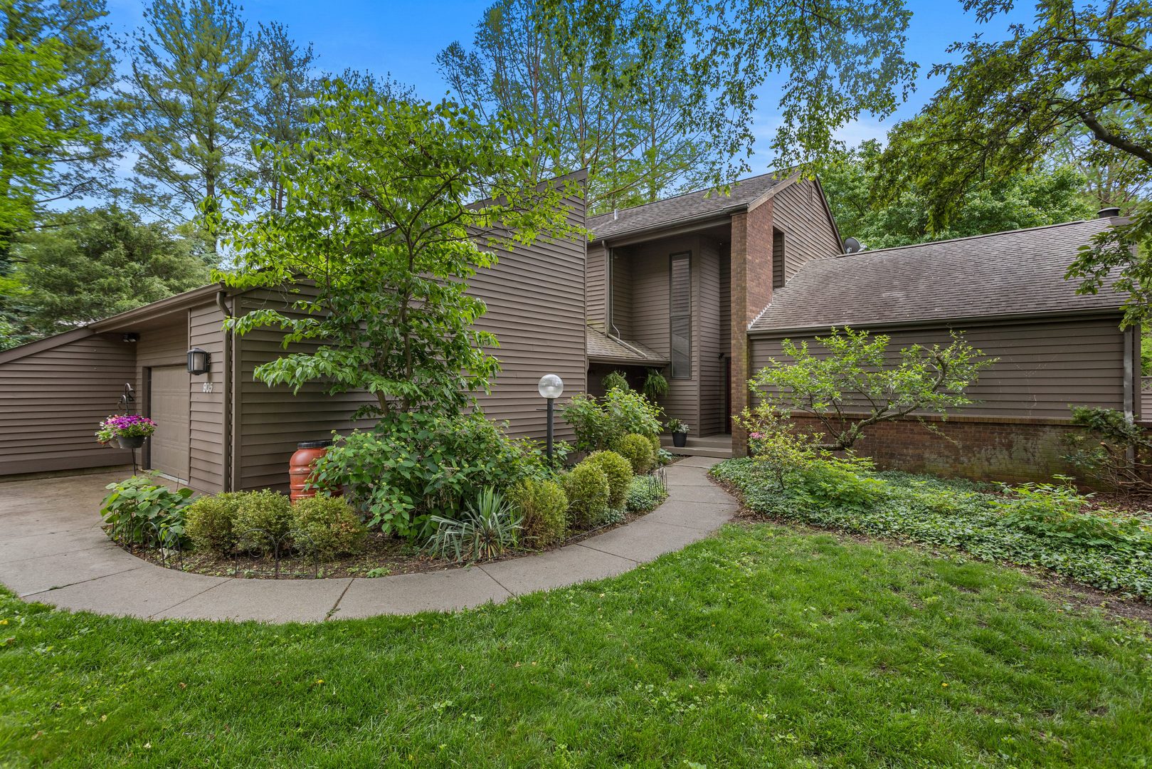 905 Barclay Court Champaign IL 61821