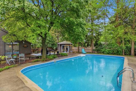 905 Barclay Court Champaign IL 61821