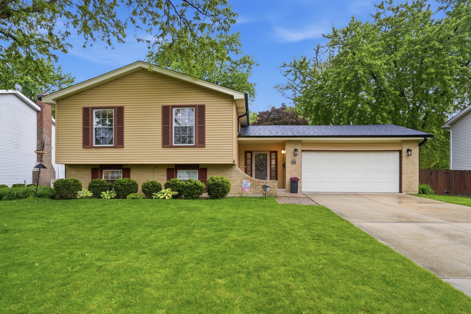 1940 Brentwood Lane E Wheaton IL 60189