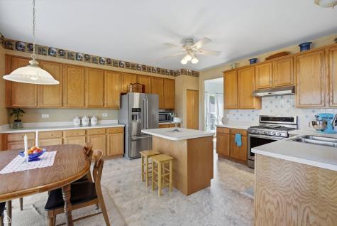 1017 Wheatland Drive Crystal Lake IL 60014