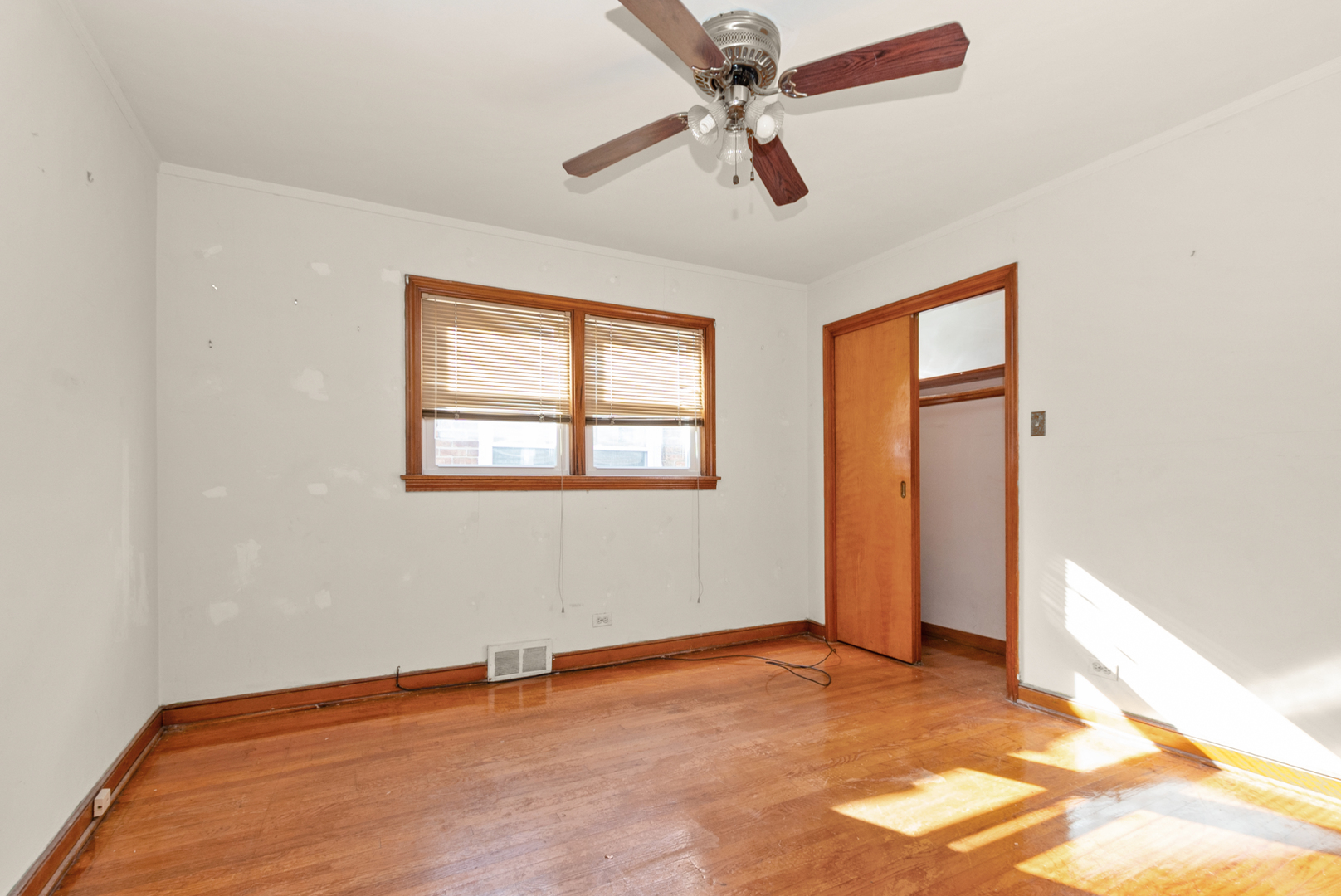 8834 South Oglesby Avenue Chicago IL 60617