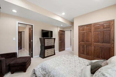 1406 West Rue Paris Place Inverness IL 60067