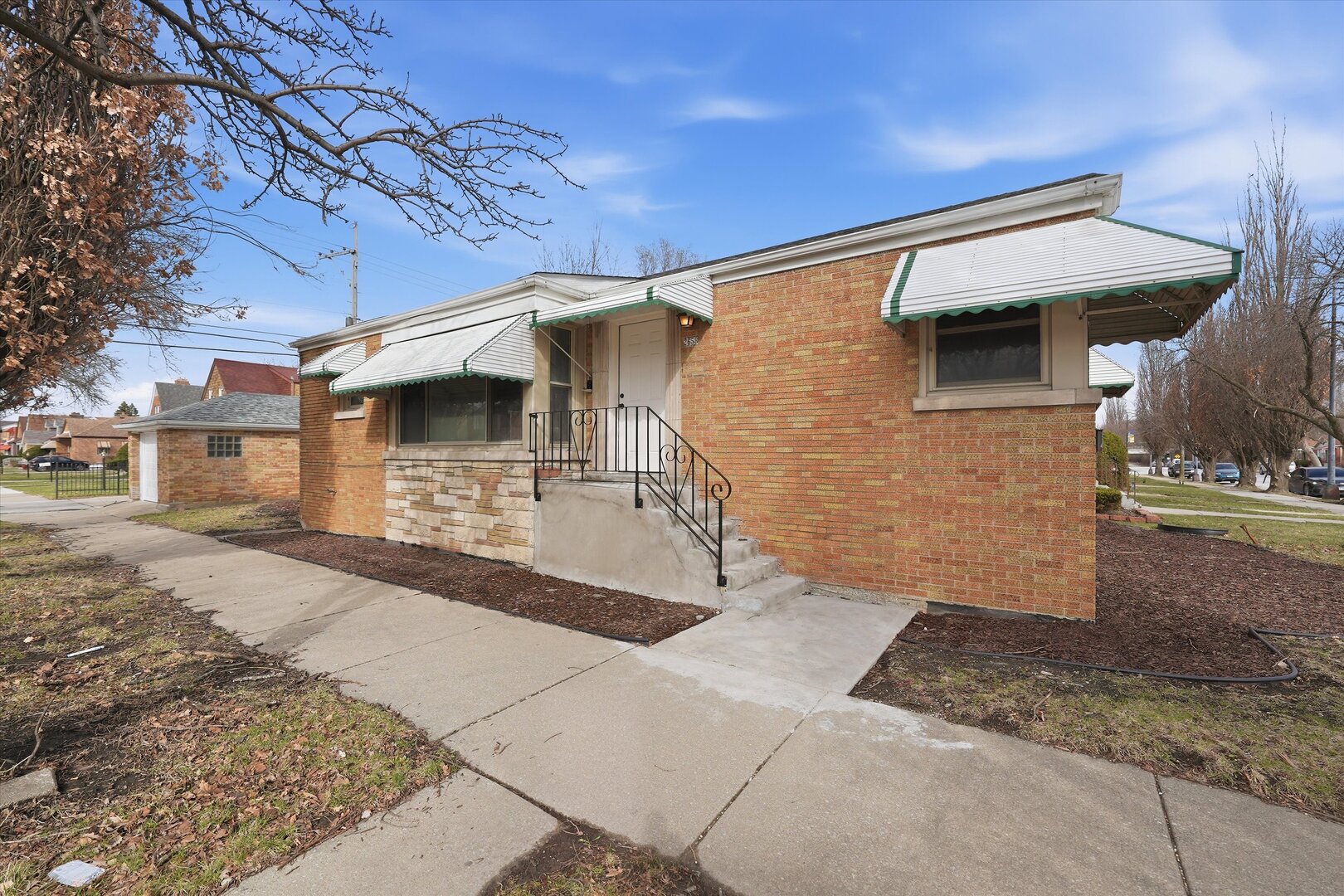 2658 West 83rd Street Chicago IL 60652