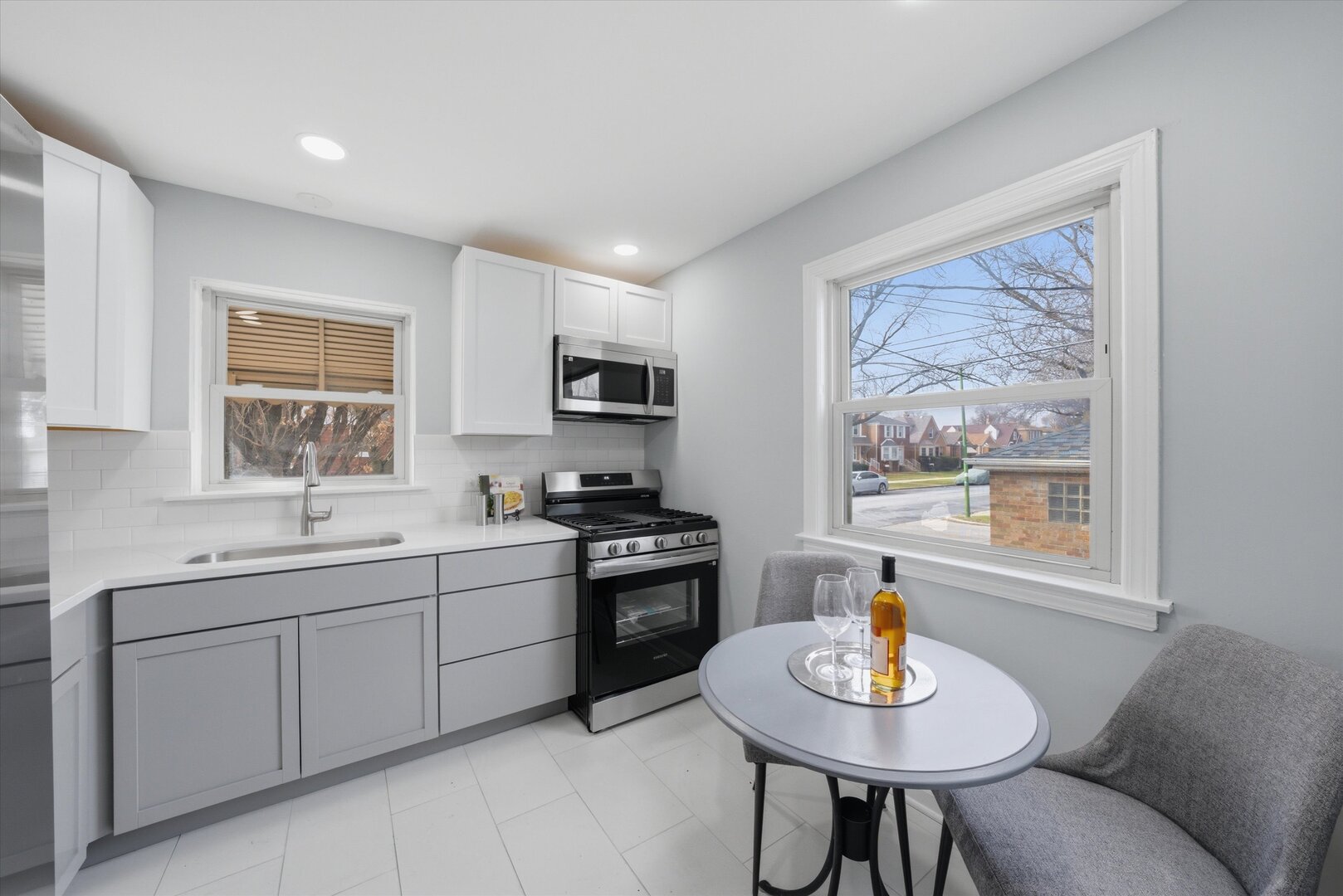 2658 West 83rd Street Chicago IL 60652