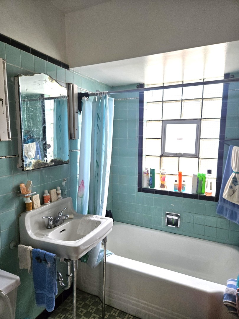 8226 South Colfax Avenue Chicago IL 60617