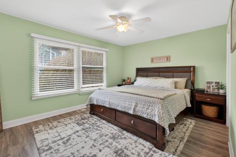 870 West Pine Avenue Roselle IL 60172
