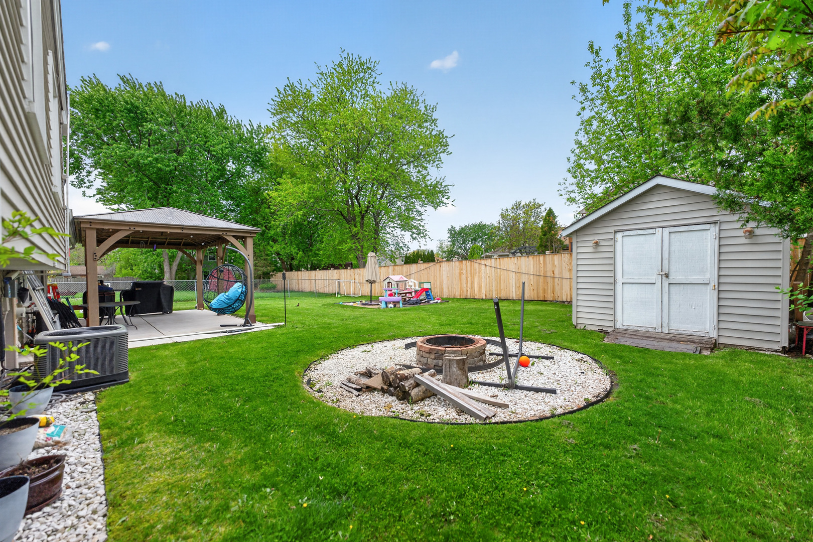 870 West Pine Avenue Roselle IL 60172
