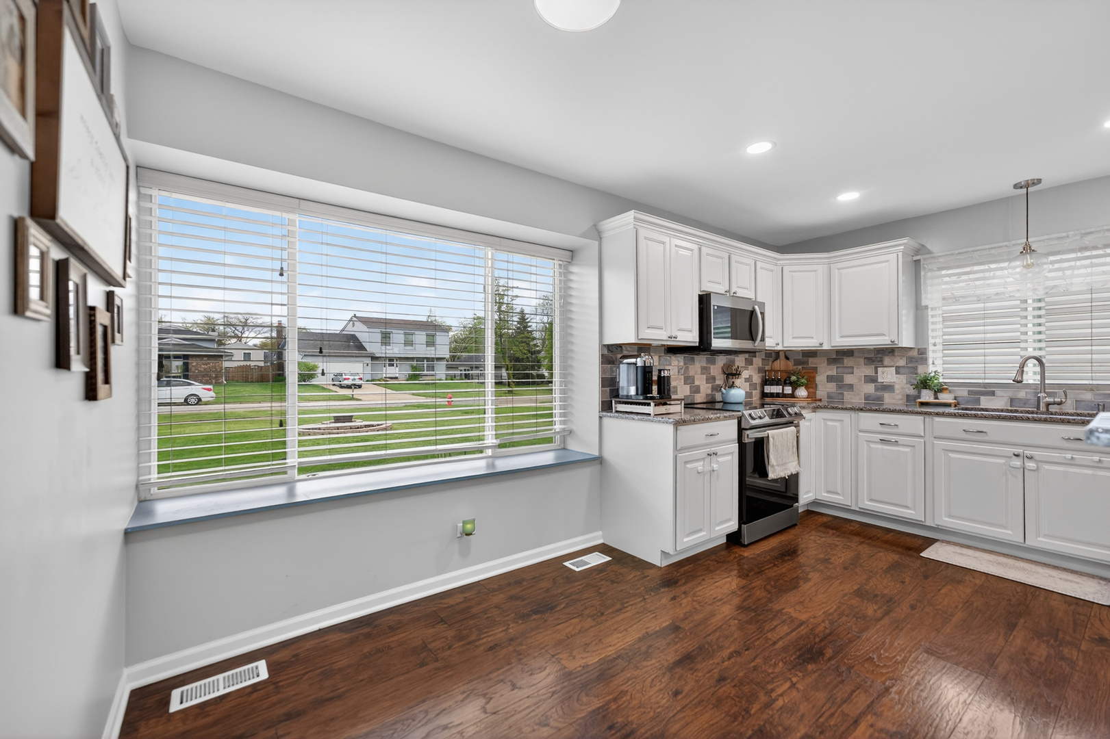 870 West Pine Avenue Roselle IL 60172