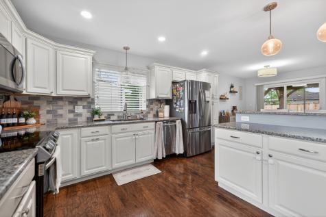 870 West Pine Avenue Roselle IL 60172