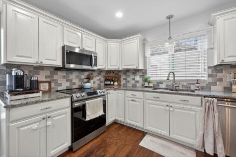870 West Pine Avenue Roselle IL 60172