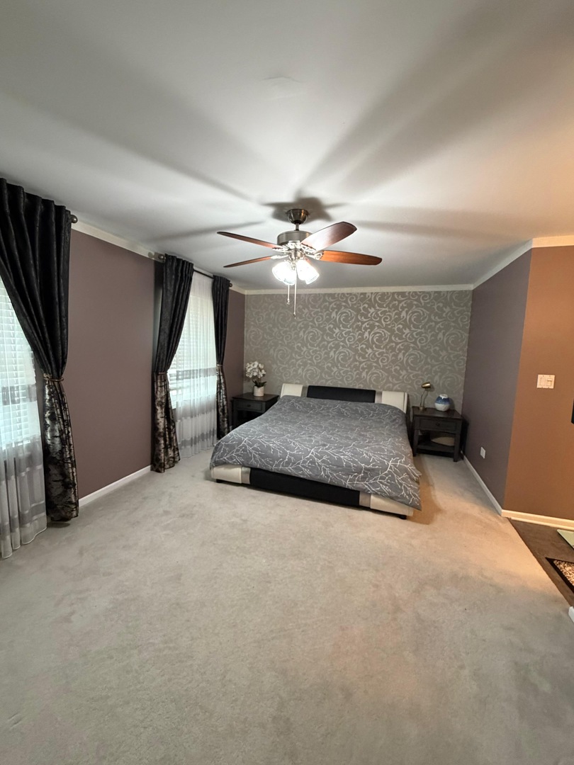 1060 Parkview Circle Carol Stream IL 60188