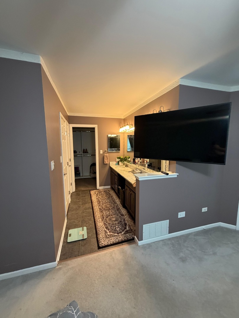1060 Parkview Circle Carol Stream IL 60188