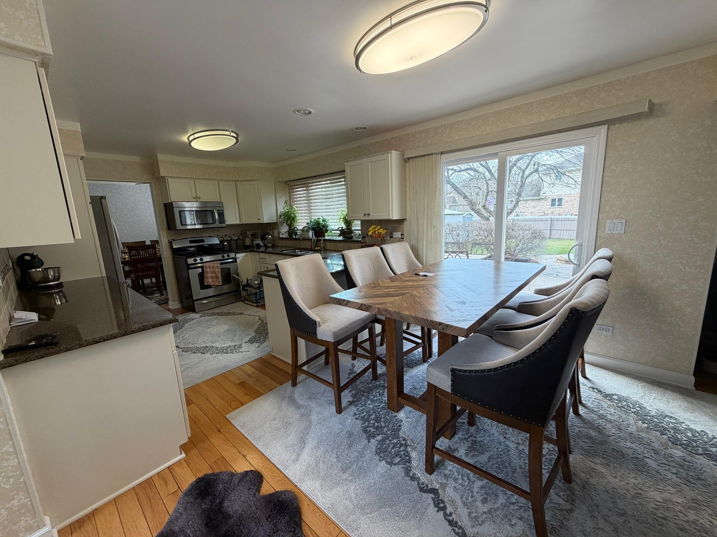 1060 Parkview Circle Carol Stream IL 60188