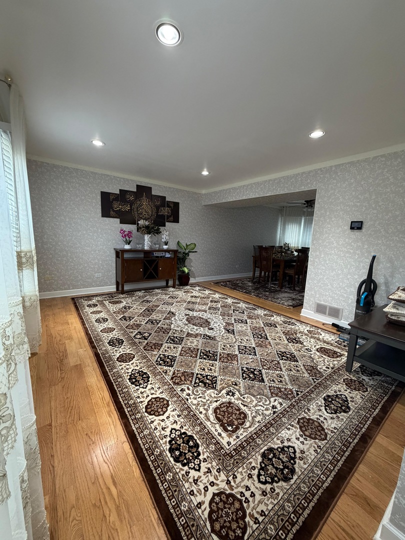 1060 Parkview Circle Carol Stream IL 60188
