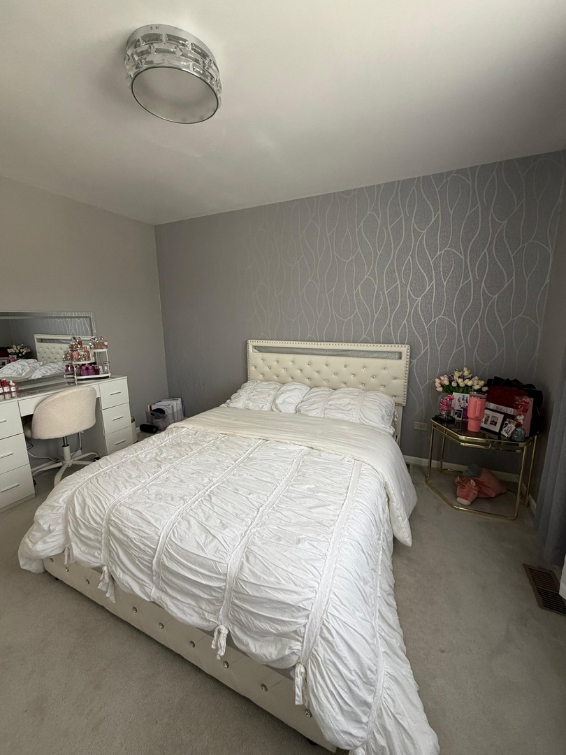 1060 Parkview Circle Carol Stream IL 60188