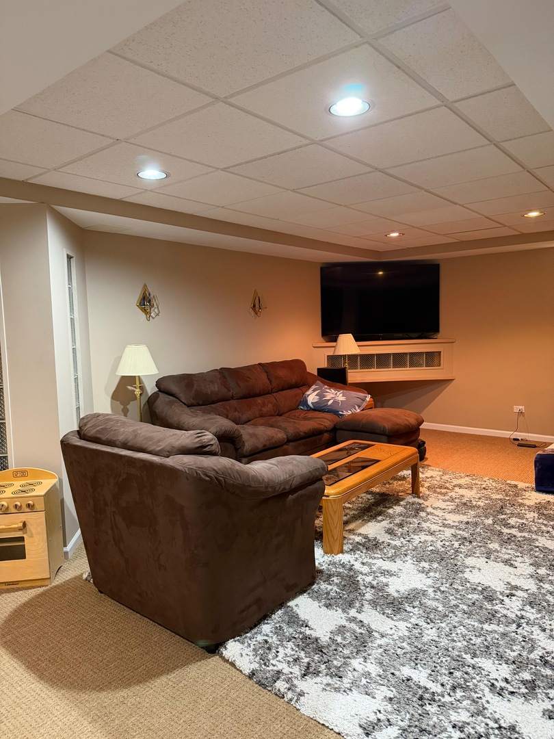 1060 Parkview Circle Carol Stream IL 60188