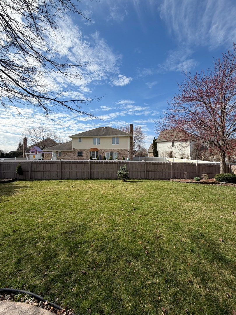 1060 Parkview Circle Carol Stream IL 60188