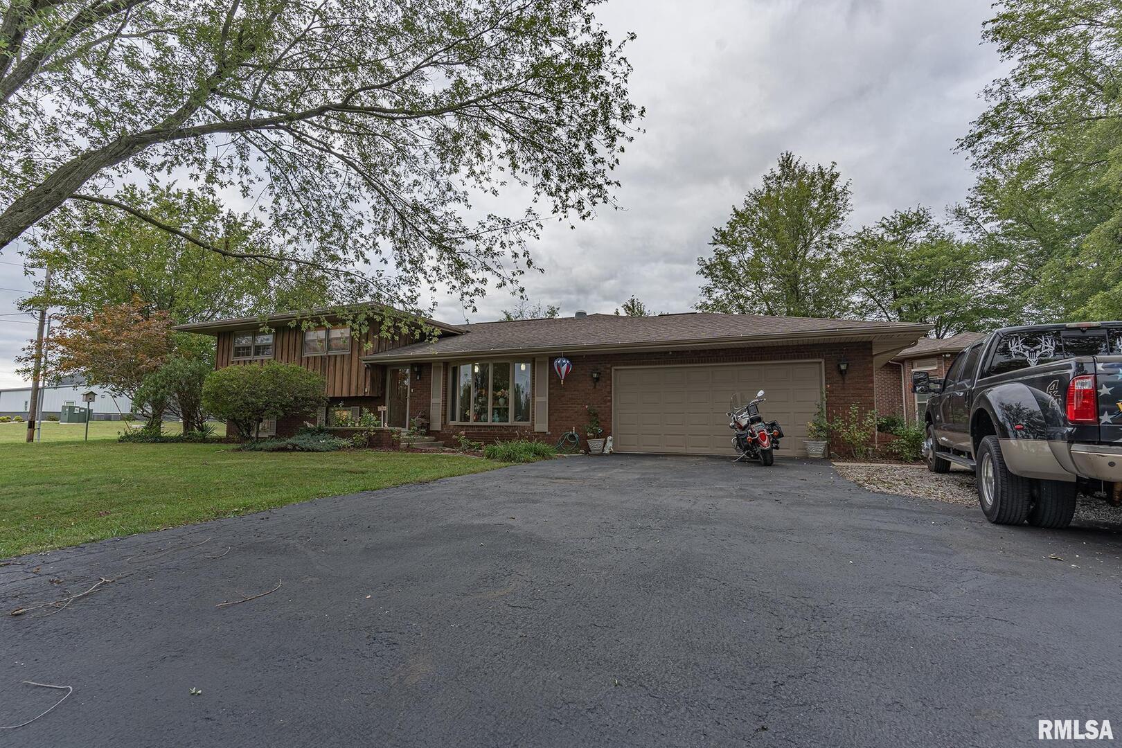 2022 West Main Street Salem IL 62881