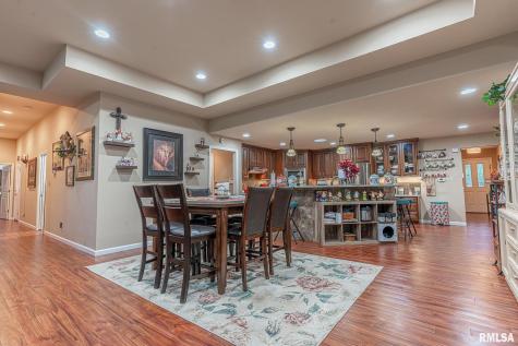 2022 West Main Street Salem IL 62881