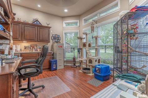 2022 West Main Street Salem IL 62881