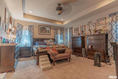 2022 West Main Street Salem IL 62881