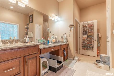 2022 West Main Street Salem IL 62881