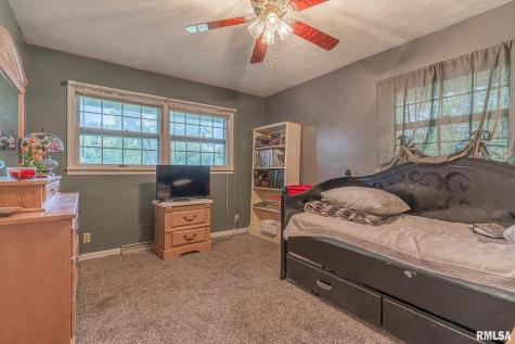 2022 West Main Street Salem IL 62881