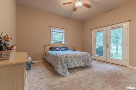 2022 West Main Street Salem IL 62881