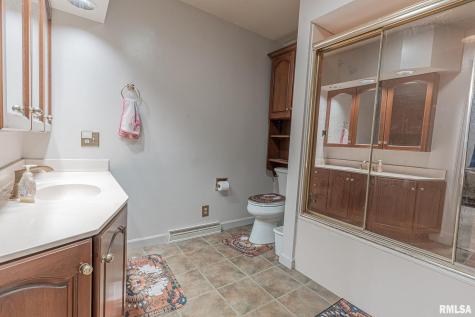 2022 West Main Street Salem IL 62881