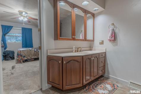 2022 West Main Street Salem IL 62881