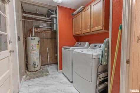 2022 West Main Street Salem IL 62881