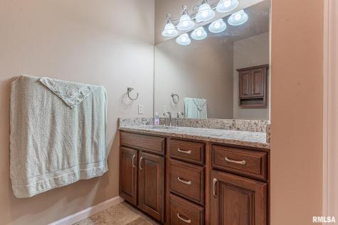 2022 West Main Street Salem IL 62881