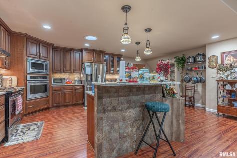2022 West Main Street Salem IL 62881